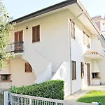 With Garden On The Shores Of Apartment *