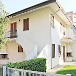 With Garden On The Shores Of Apartment *